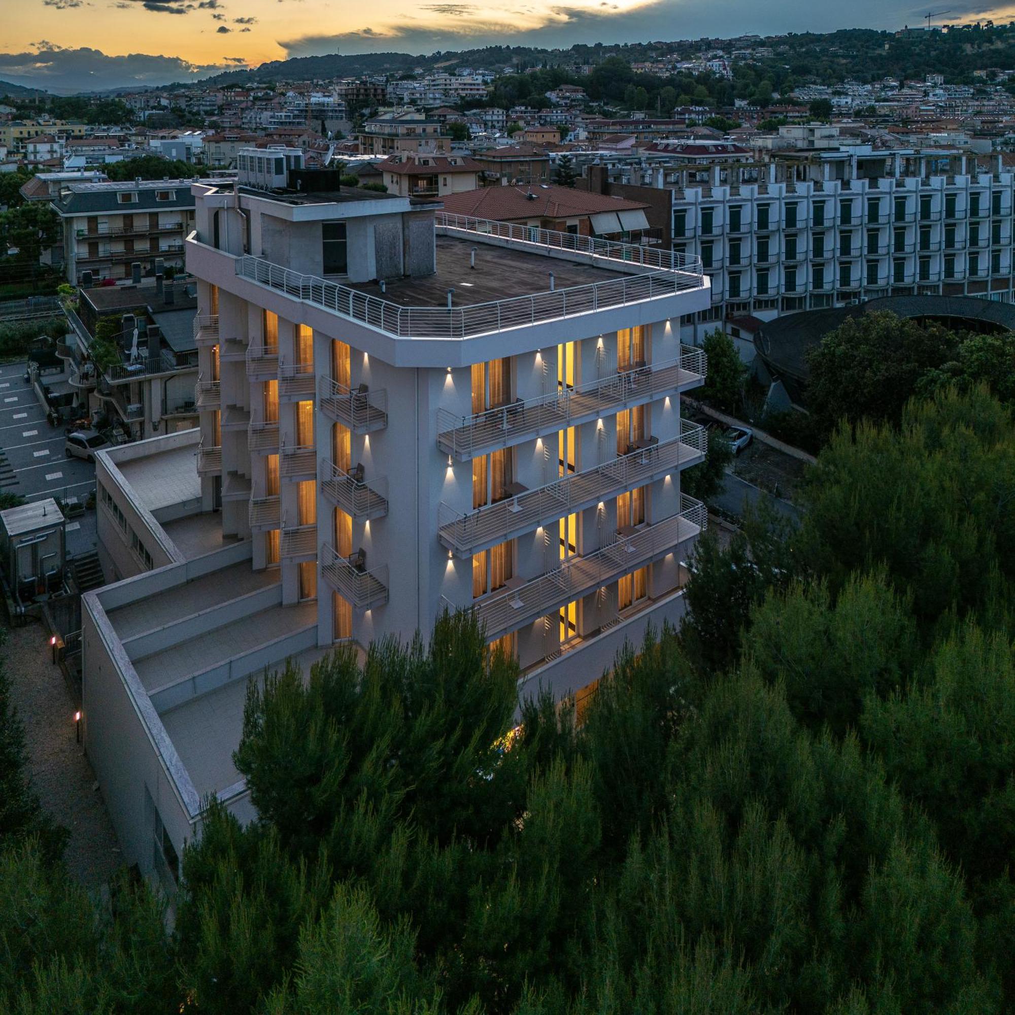 Hotel Velia Гроттамаре Экстерьер фото